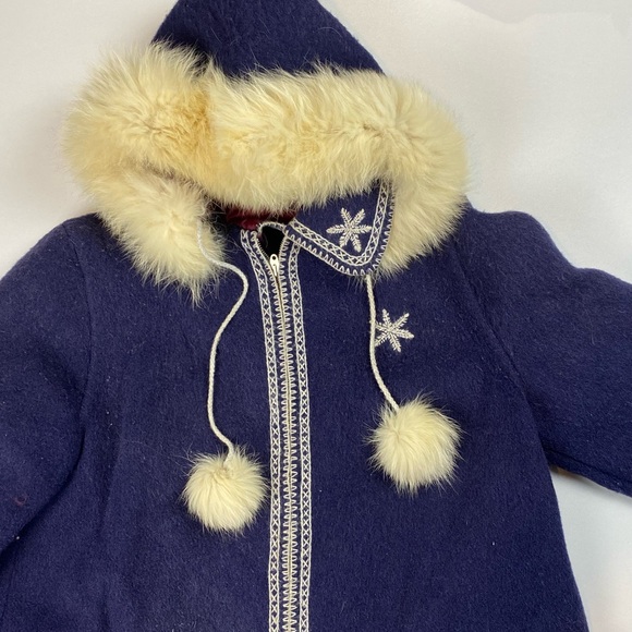 Vintage 1960s Inuit Wool and Fur Duffle Parka with Embroidered Animals - Sz M - Picture 2 of 16